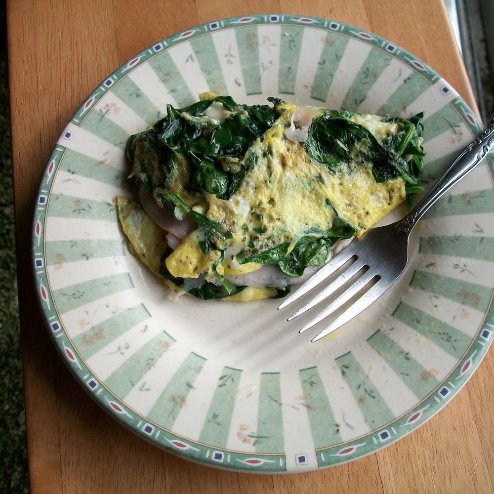 Spinach, Swiss Cheese and Smoked Turkey Omelet