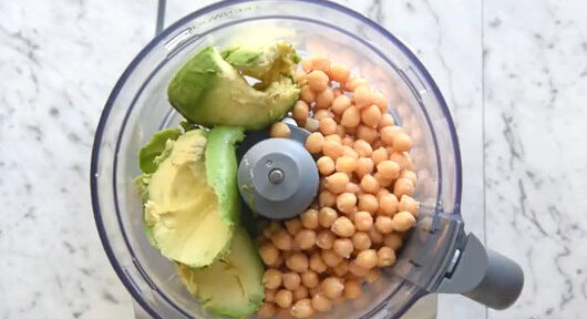 avocado and chickpea hummus